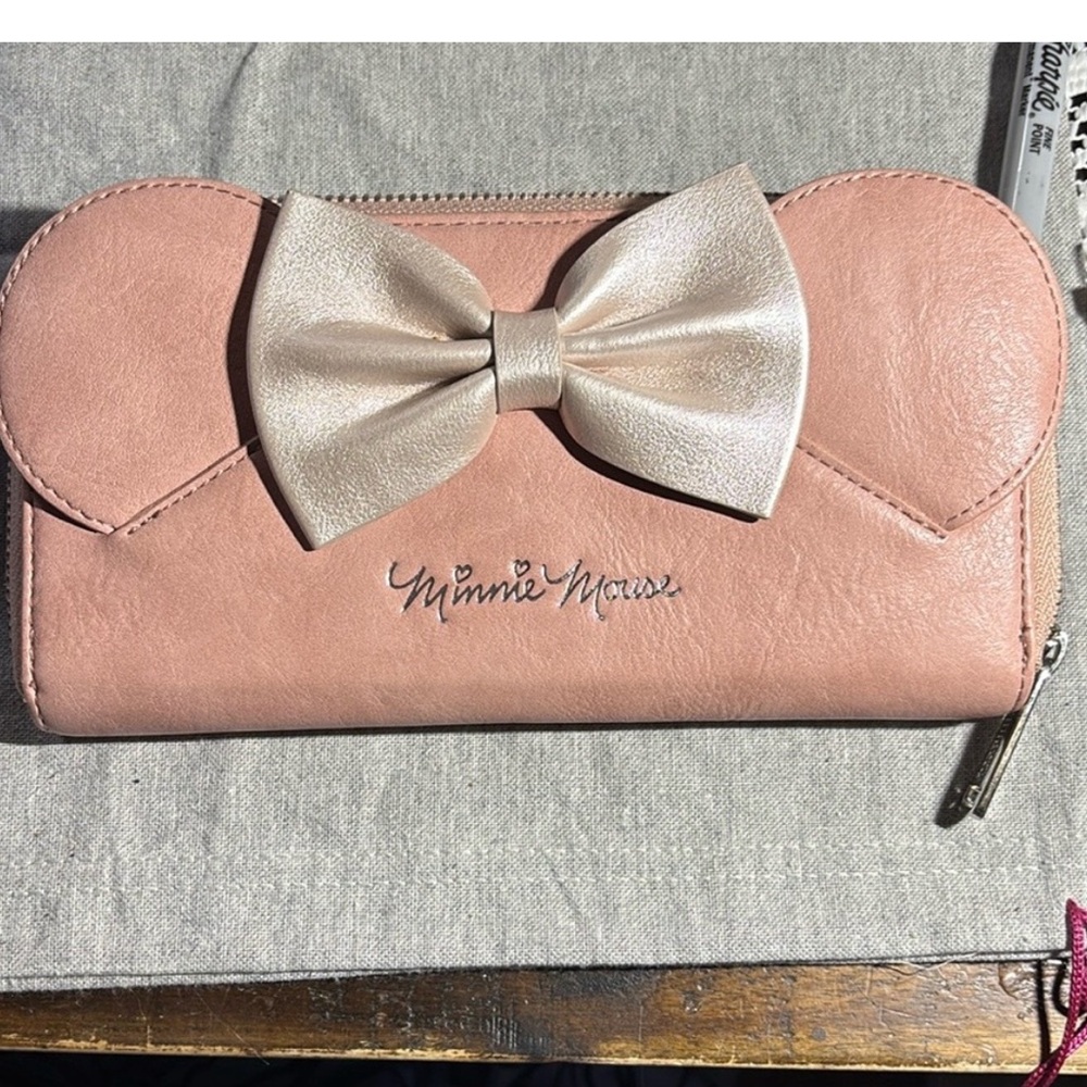 Disney Minnie Mouse Ears Bow‎ Zip Around Wallet